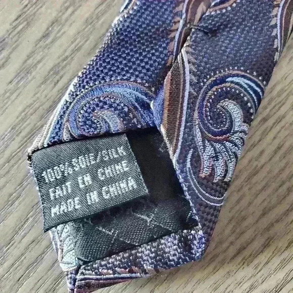PERRY ELLIS NWT 100%  silk neck tie - Picture 6 of 7